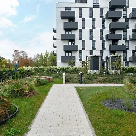 Nowoczesny Dla 2 Doroslych I 2 Dzieci Parking By Renters * Poznań
