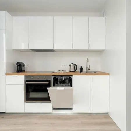 Nowoczesny Dla 2 Doroslych I 2 Dzieci Parking By Renters Poznań
