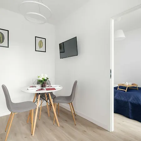 Nowoczesny Dla 2 Doroslych I 2 Dzieci Parking By Renters